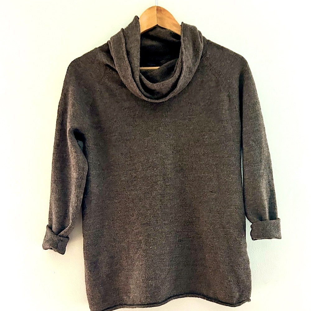 100% Merino wool Cynthia Rowley Turtleneck Sweater Brown Used Large